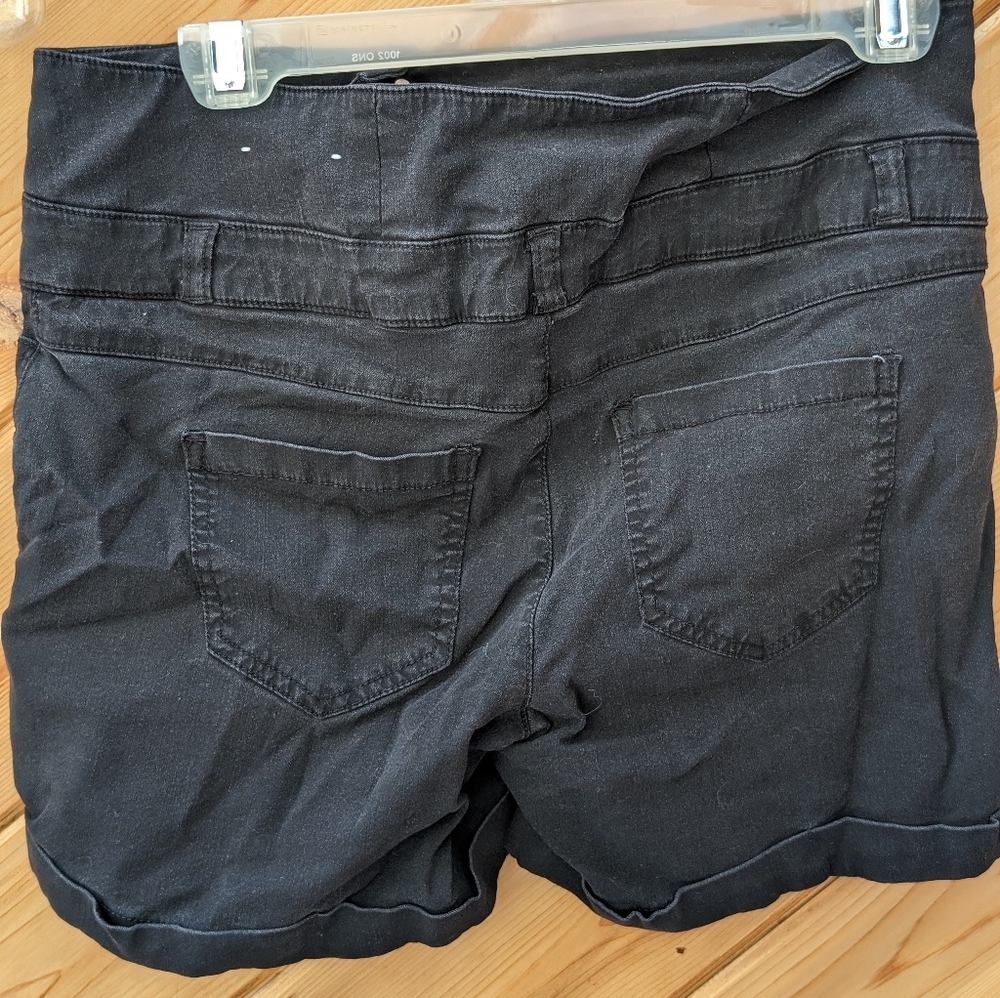 Black shorts - Picture 3 of 4
